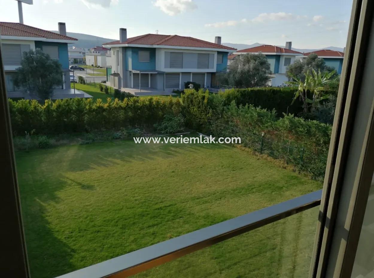 Urla Megapol Evlerinde, Hem Şehirden Uzak Hem De Merkeze Yakın!