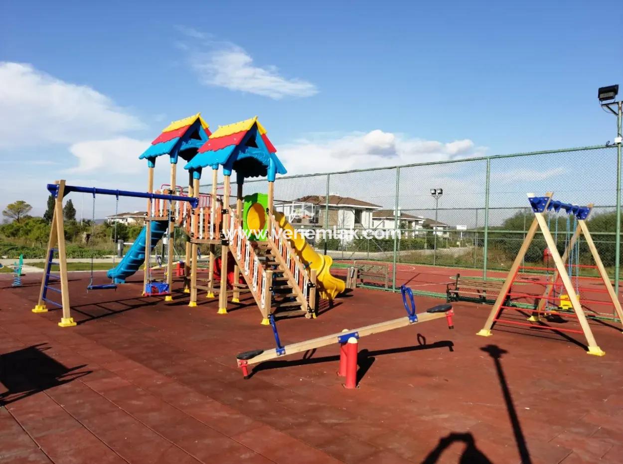 Urla Megapol Evlerinde, Hem Şehirden Uzak Hem De Merkeze Yakın!