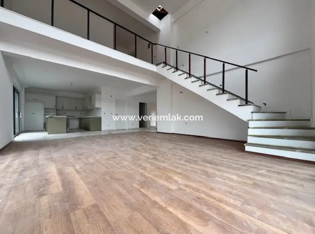 Seferihisar Kavakdere'de Malikane Satılık Villa