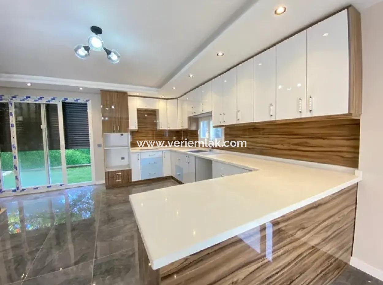 Doğanbey'de 3+1 Bahçe Nizamlı Satılık Lüks Villa