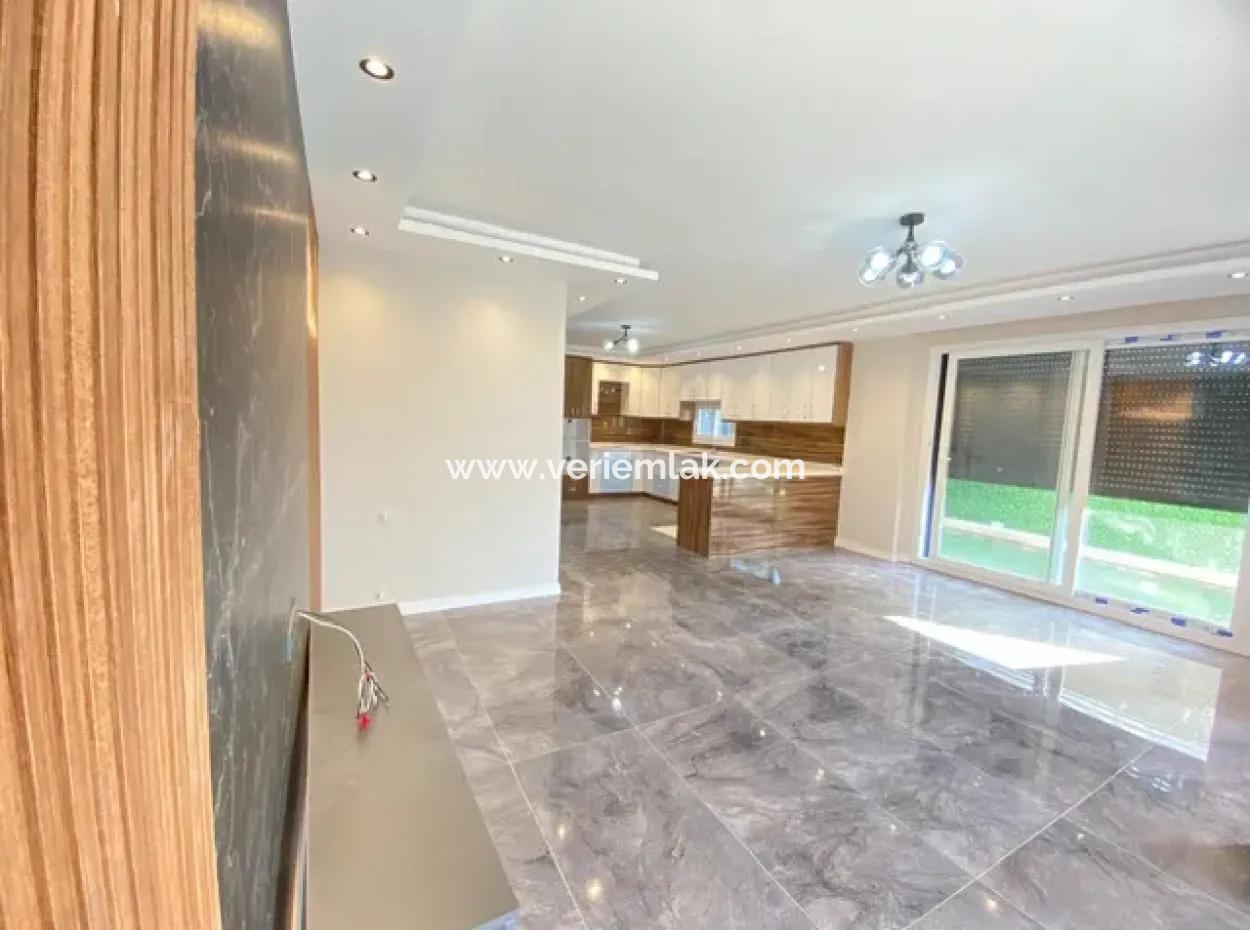 Doğanbey'de 3+1 Bahçe Nizamlı Satılık Lüks Villa