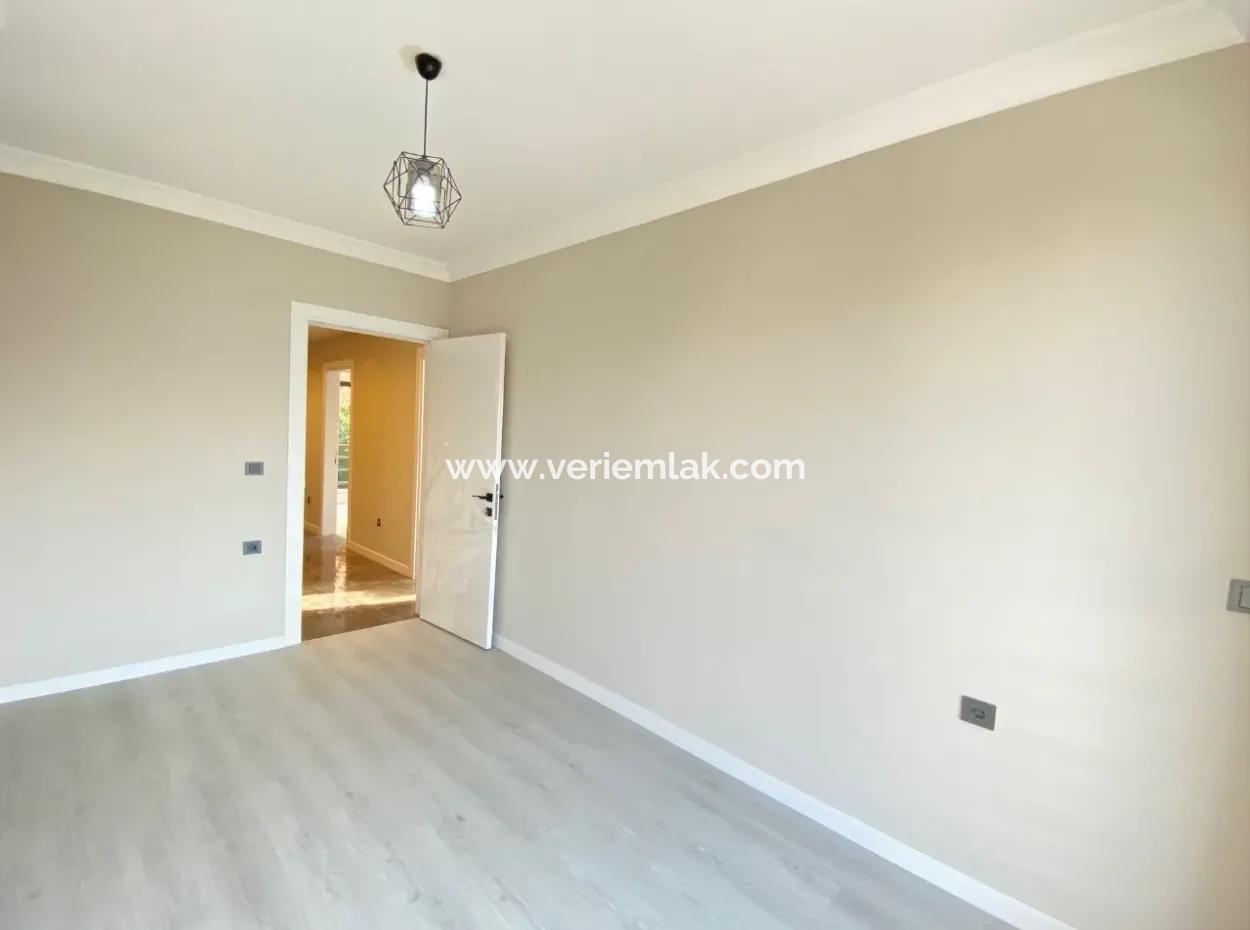 Doğanbey'de 3+1 Bahçe Nizamlı Satılık Lüks Villa