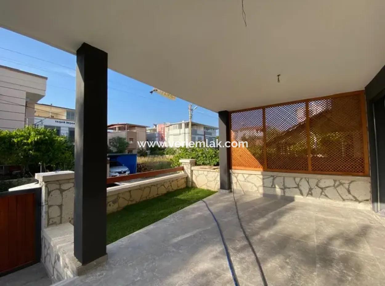 Doğanbey'de 3+1 Bahçe Nizamlı Satılık Lüks Villa