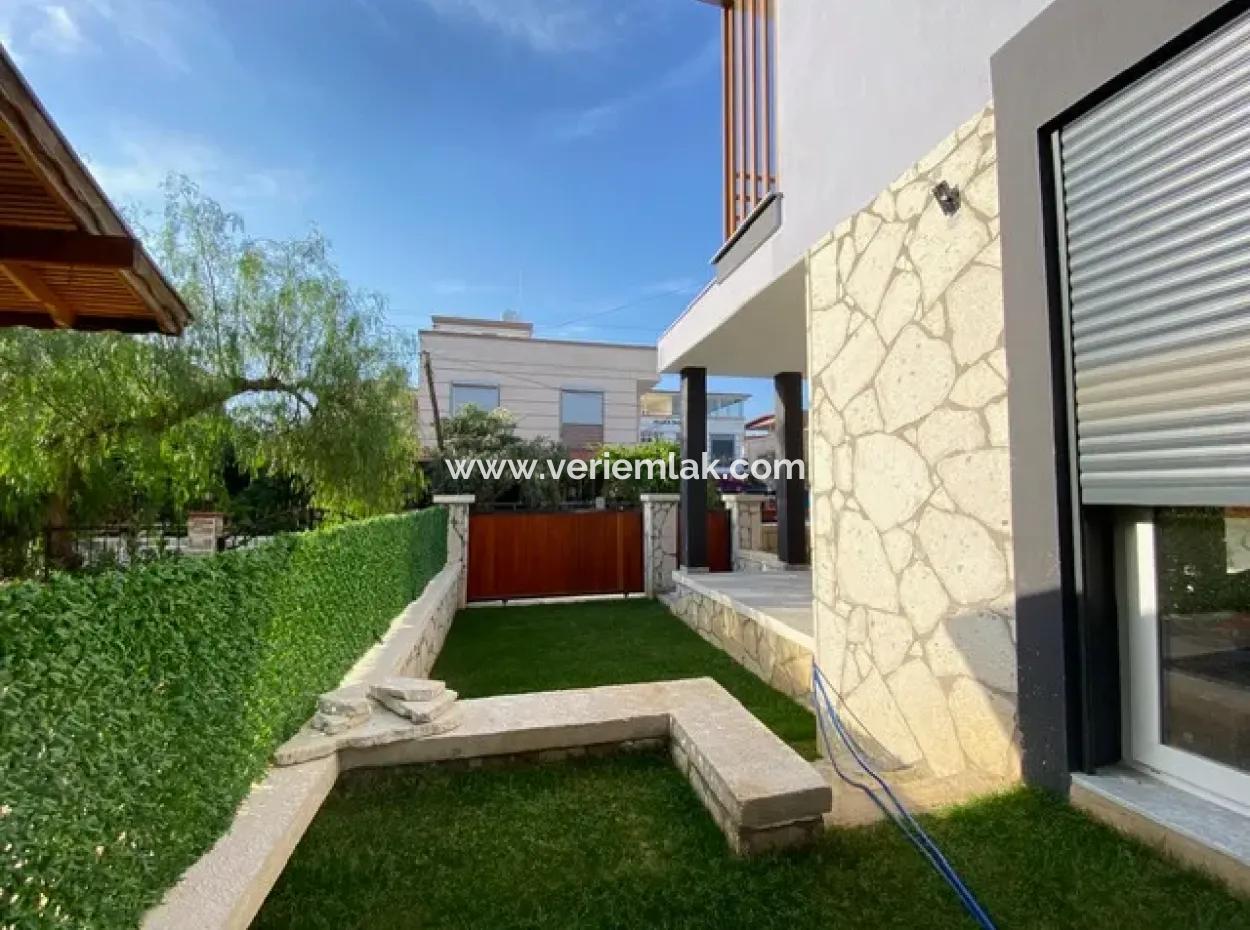 Doğanbey'de 3+1 Bahçe Nizamlı Satılık Lüks Villa