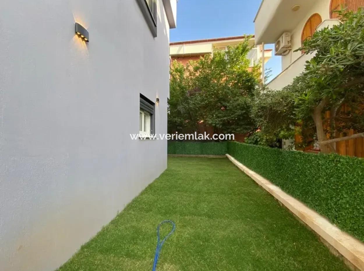 Doğanbey'de 3+1 Bahçe Nizamlı Satılık Lüks Villa