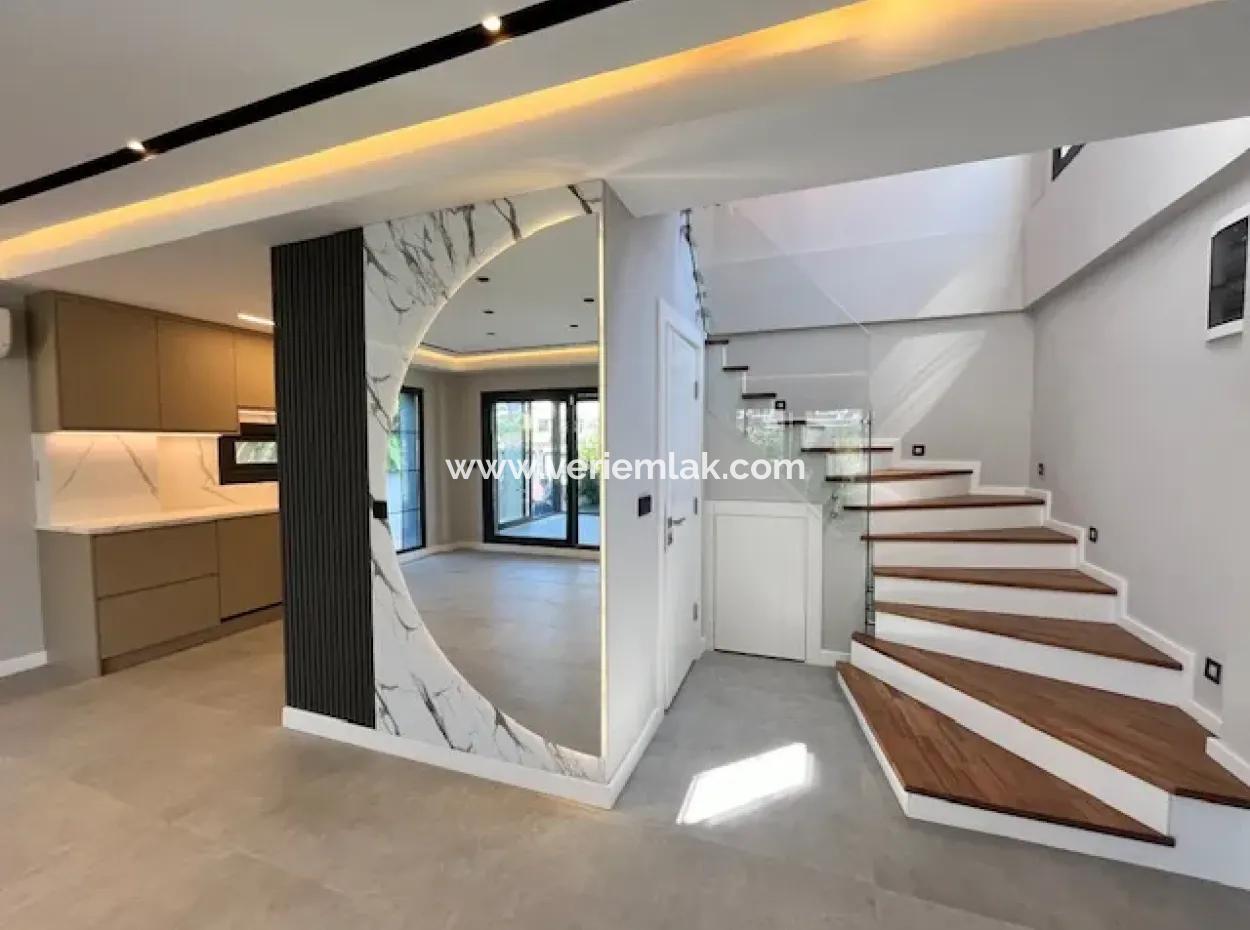 Seferihisar Villalar Bölgesinde, Kış Bahçeli, Emsalsiz Lüks Villa