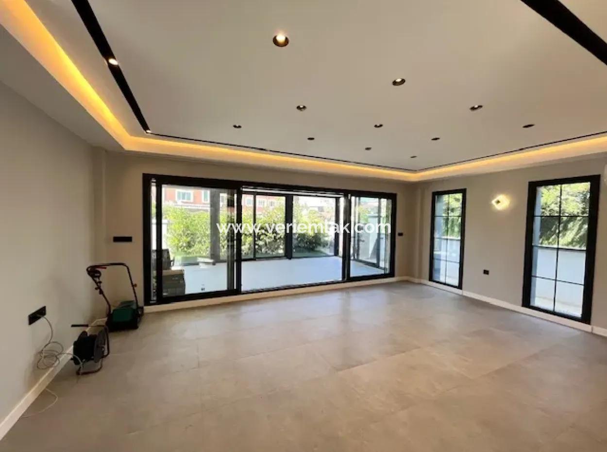 Seferihisar Villalar Bölgesinde, Kış Bahçeli, Emsalsiz Lüks Villa