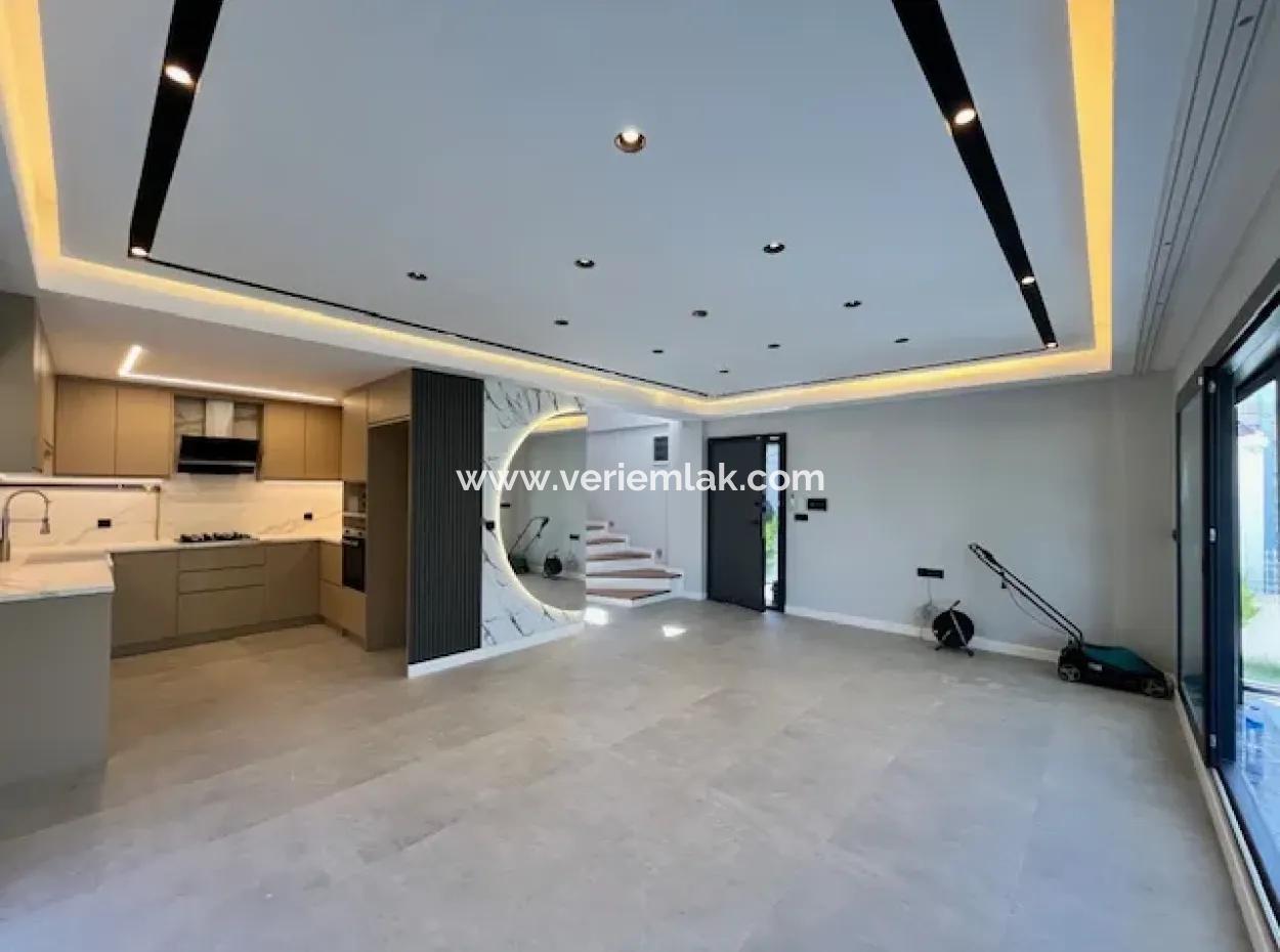 Seferihisar Villalar Bölgesinde, Kış Bahçeli, Emsalsiz Lüks Villa