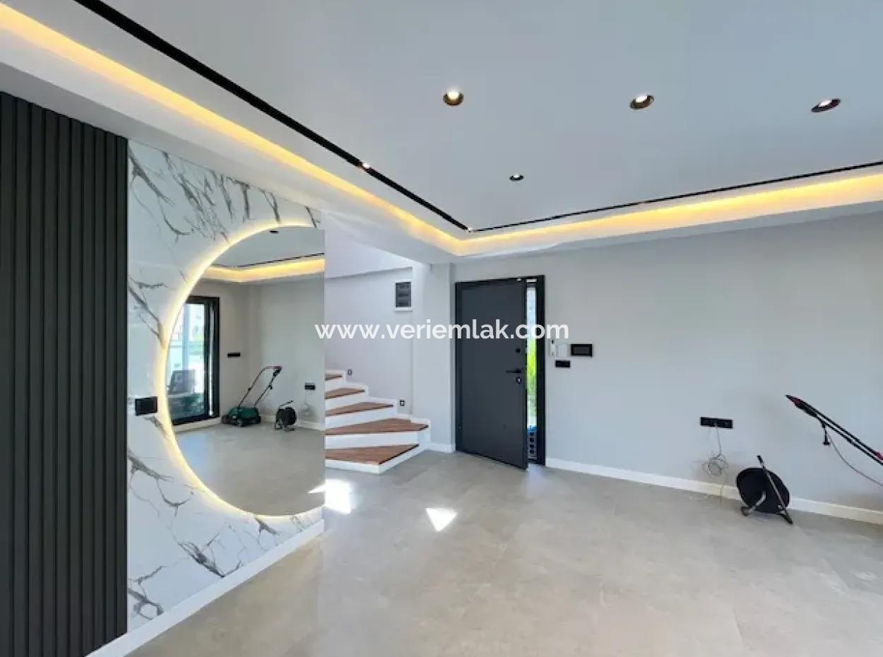 Seferihisar Villalar Bölgesinde, Kış Bahçeli, Emsalsiz Lüks Villa