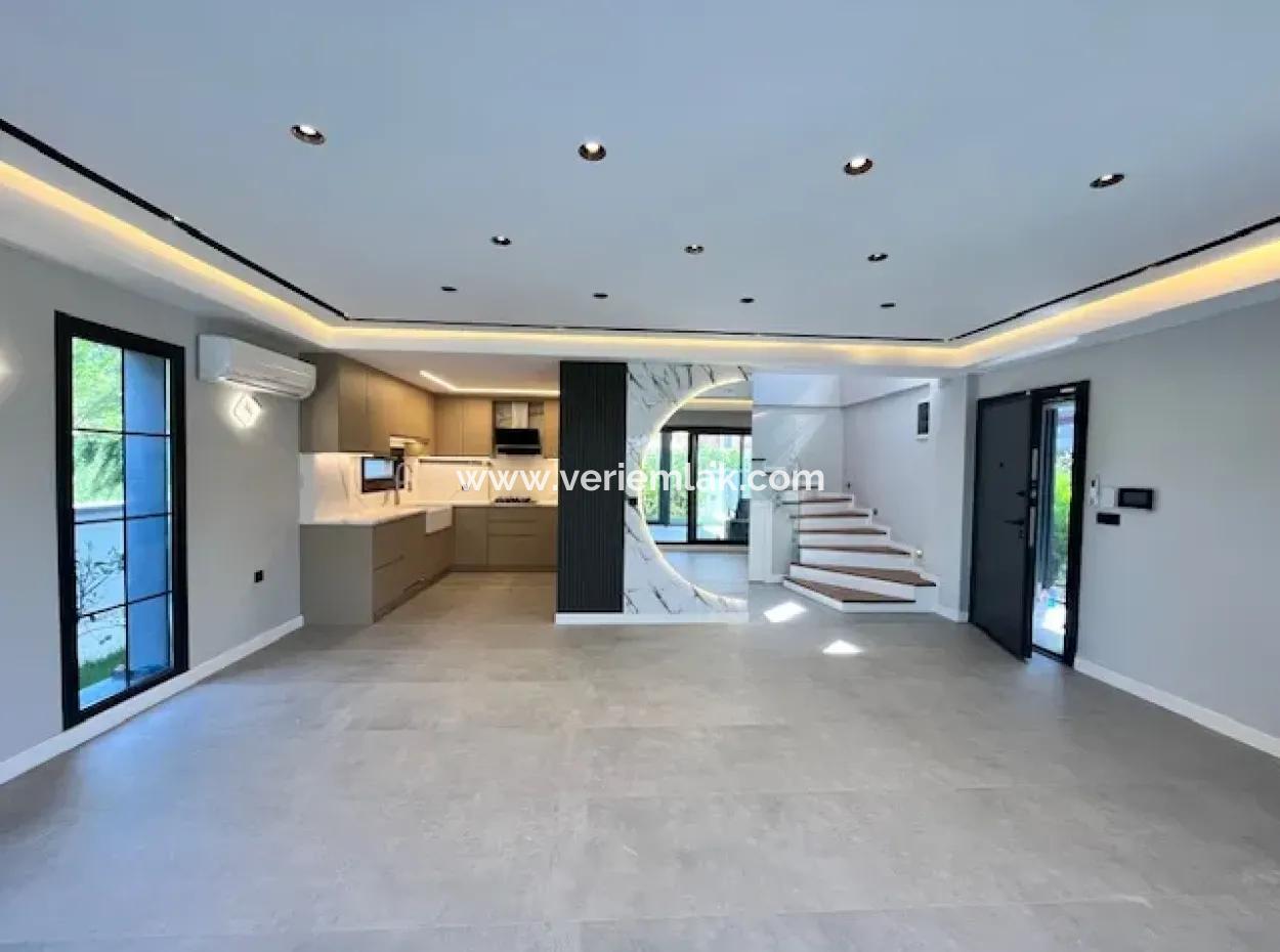 Seferihisar Villalar Bölgesinde, Kış Bahçeli, Emsalsiz Lüks Villa