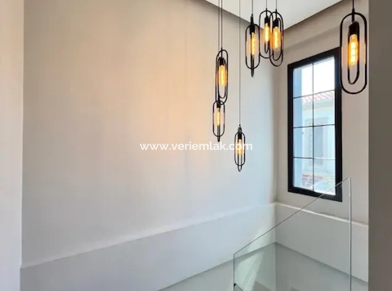 Seferihisar Villalar Bölgesinde, Kış Bahçeli, Emsalsiz Lüks Villa