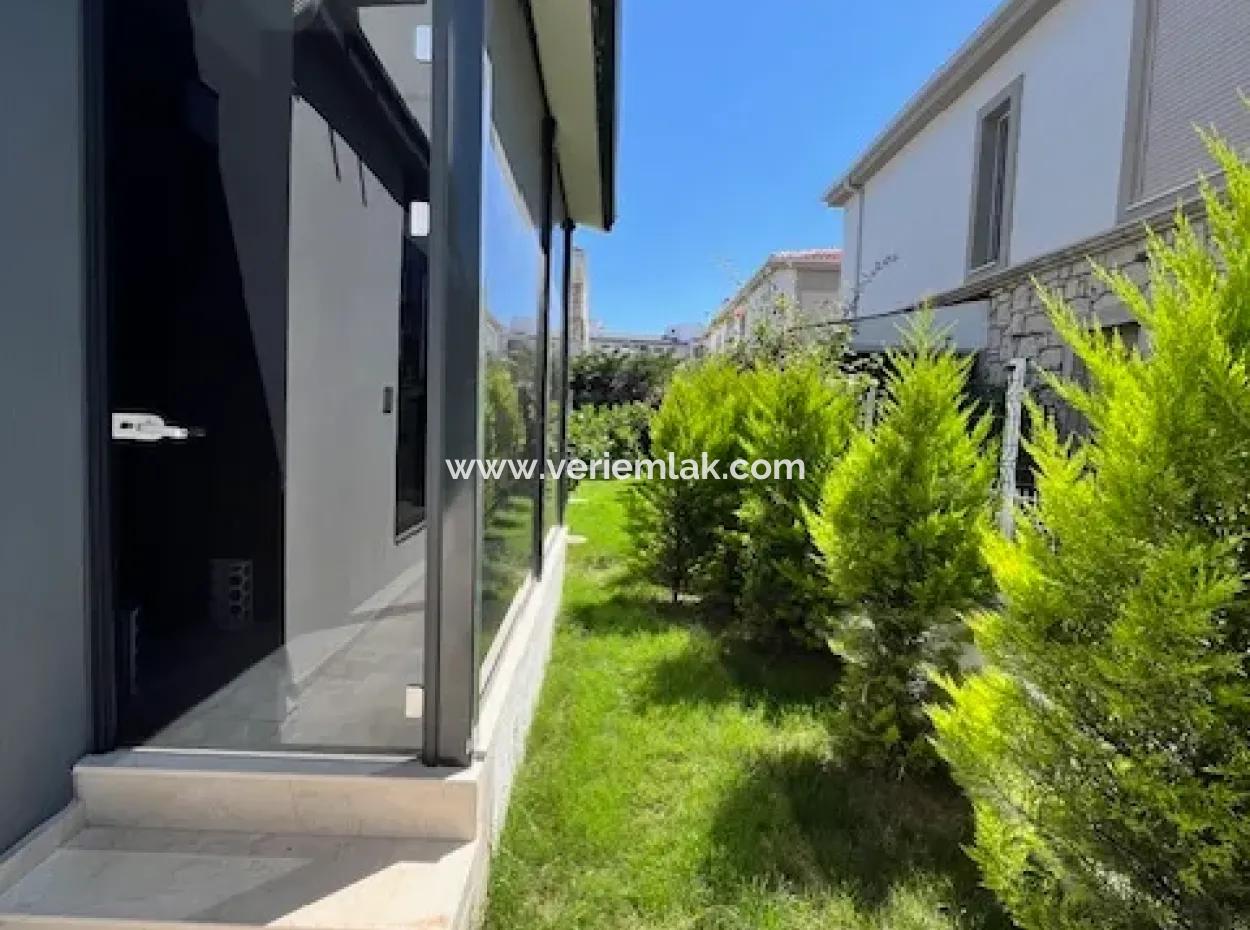 Seferihisar Villalar Bölgesinde, Kış Bahçeli, Emsalsiz Lüks Villa