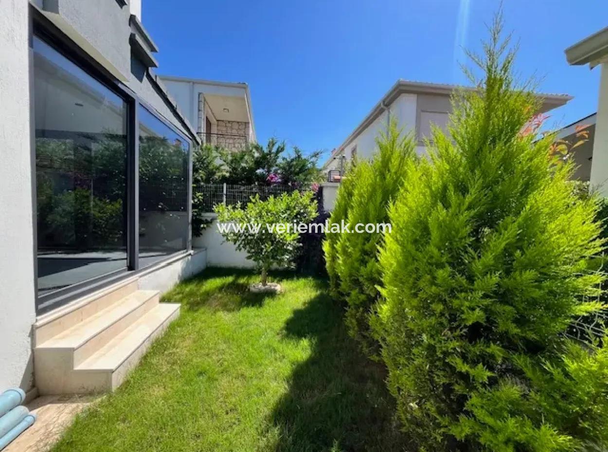 Seferihisar Villalar Bölgesinde, Kış Bahçeli, Emsalsiz Lüks Villa