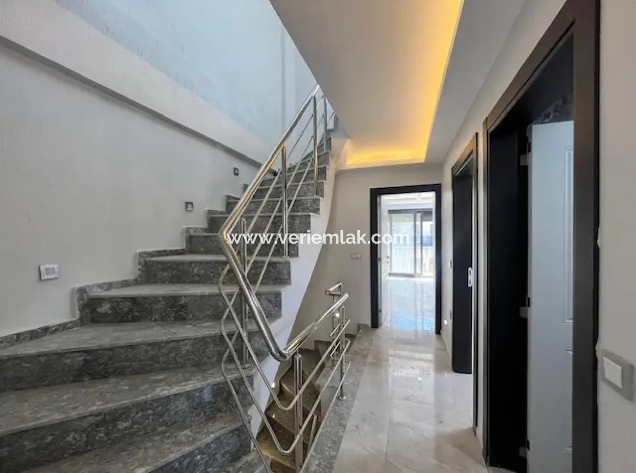 Seferihisar Merkez'de 3+1, Kapalı Mutfaklı, Sıfır Villa