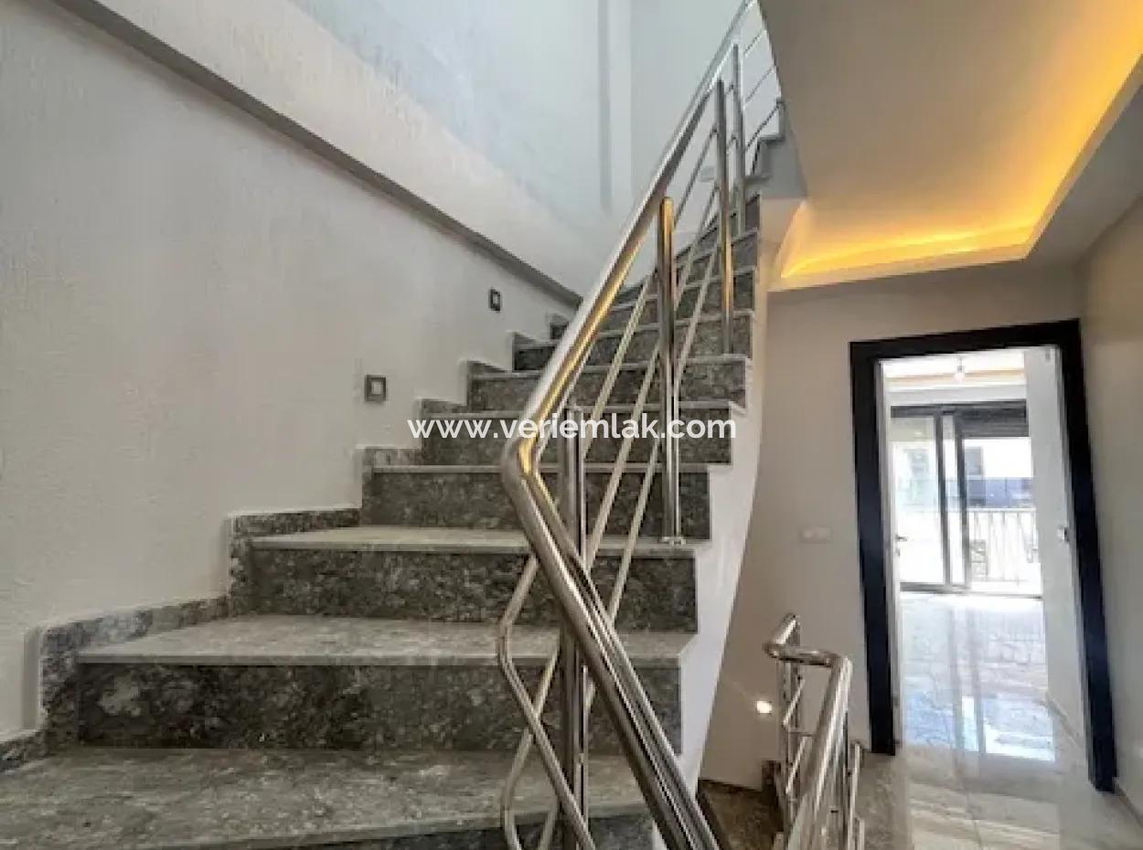 Seferihisar Merkez'de 3+1, Kapalı Mutfaklı, Sıfır Villa