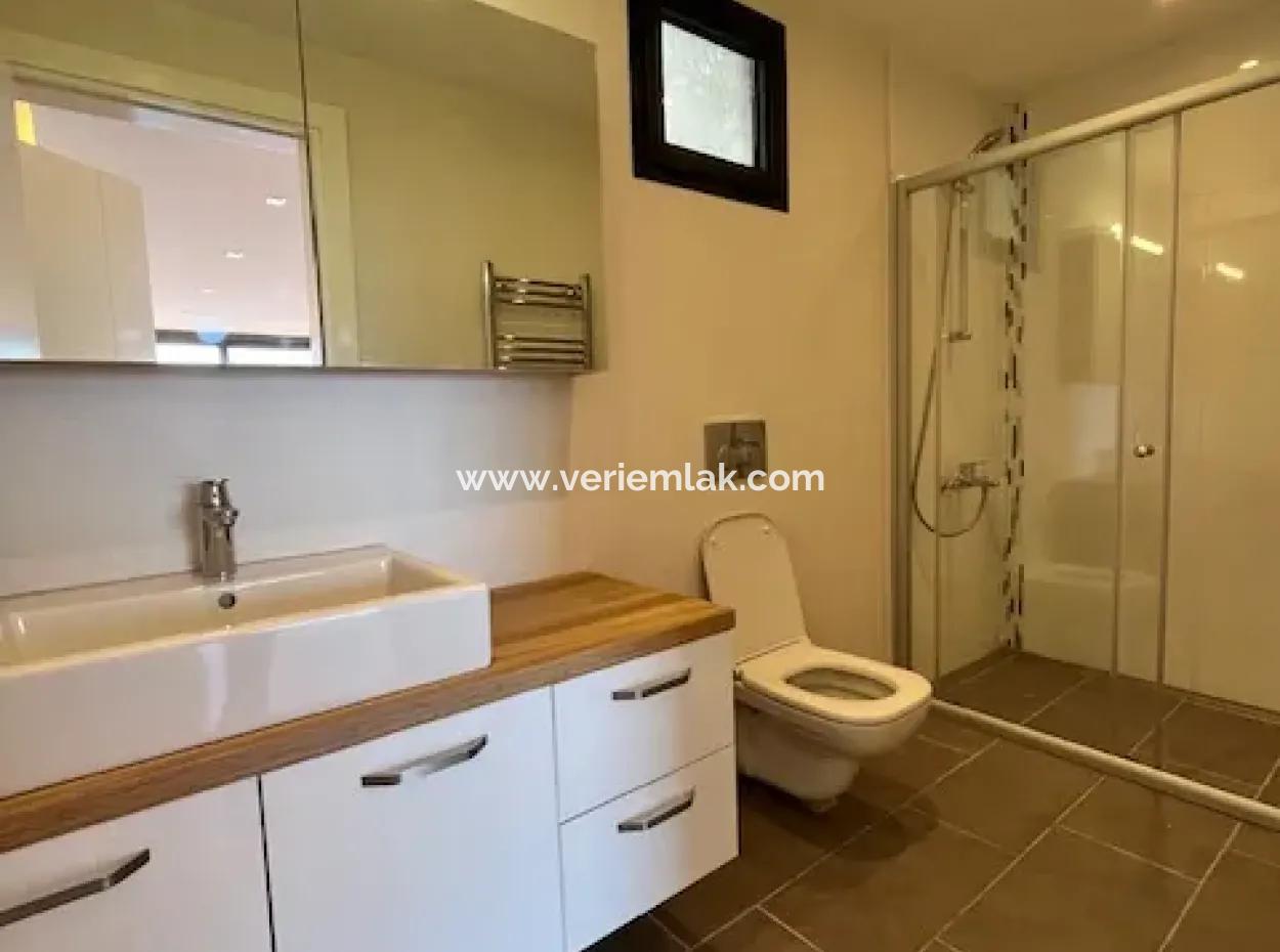 Seferihisar Merkez'de 4+1, Ebeveyn Banyolu, Teraslı, Akıllı Ev