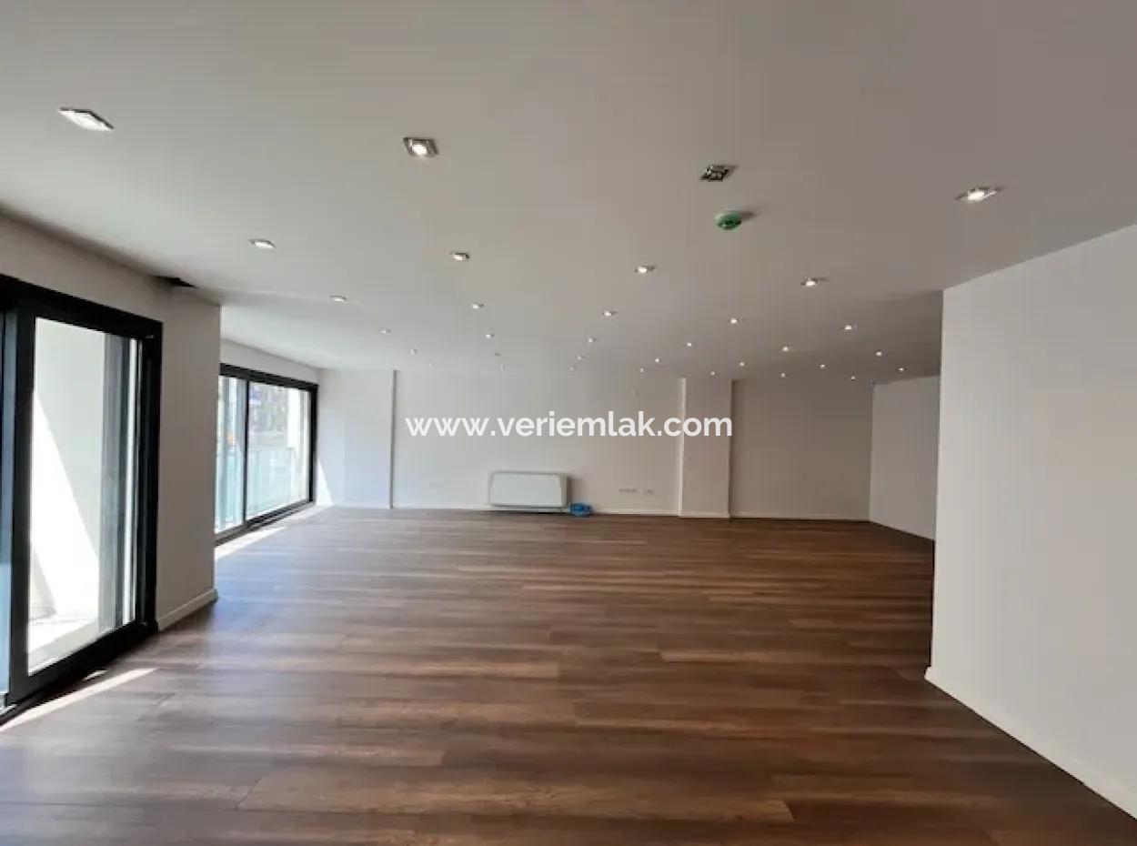 Seferihisar Merkez'de Cadde Üzeri,90M2, Açık Alanlı ,Sıfır Akıllı Ev