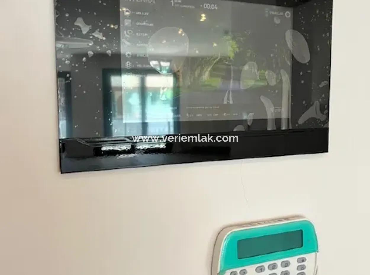 Seferihisar Merkez'de Cadde Üzeri,90M2, Açık Alanlı ,Sıfır Akıllı Ev