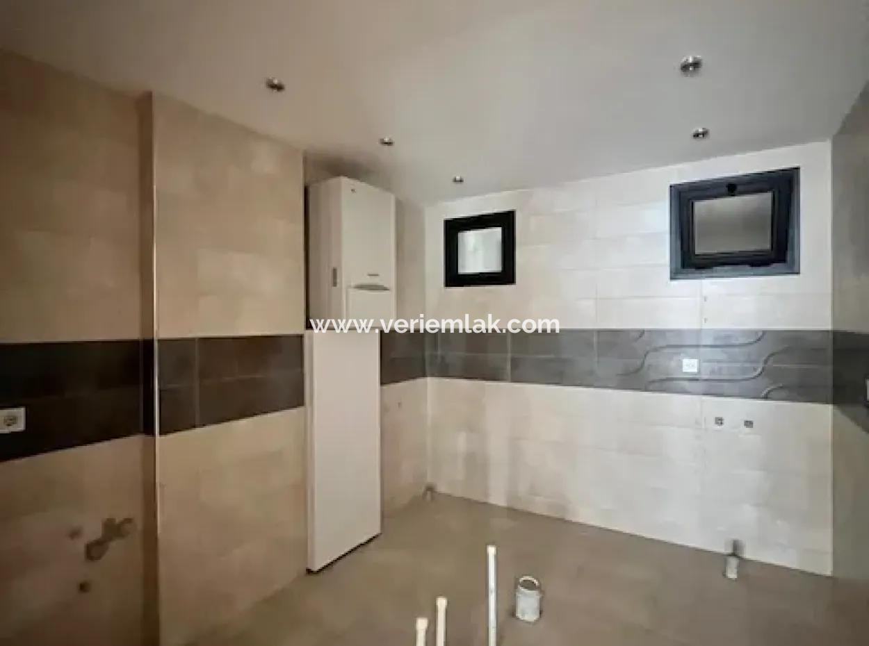 Seferihisar Merkez'de Cadde Üzeri,90M2, Açık Alanlı ,Sıfır Akıllı Ev