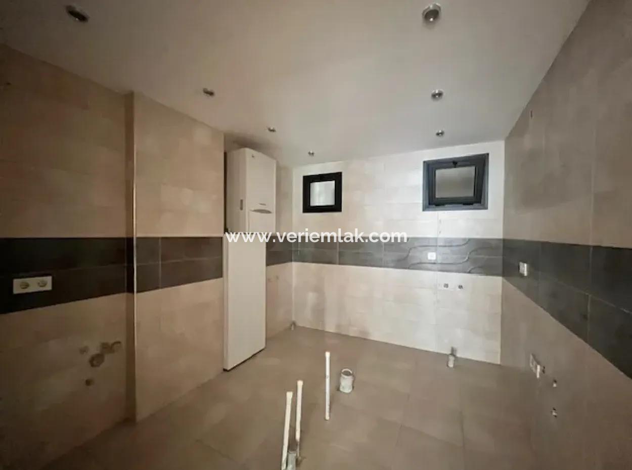 Seferihisar Merkez'de Cadde Üzeri,90M2, Açık Alanlı ,Sıfır Akıllı Ev