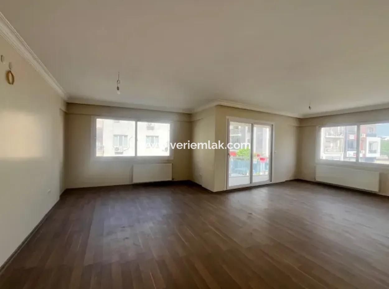 Seferihisar Adliyesi Yakınında,Köşe Konumlu,175M2, Kapalı Mutfaklı Satılık Daire