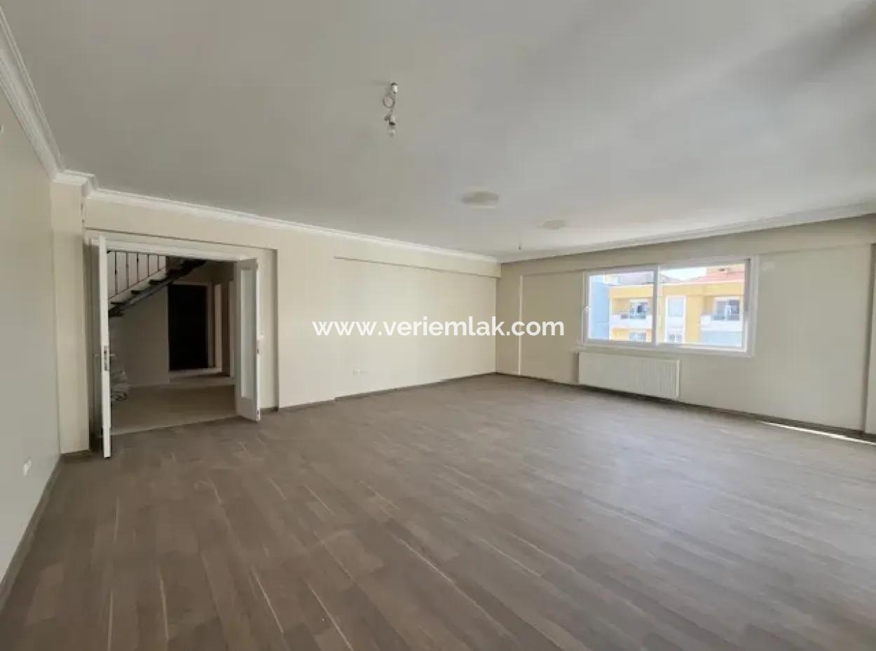 Seferihisar Adliyesi Yakınında,Köşe Konumlu,Dubleks, 280M2, Kapalı Mutfaklı Satılık Daire