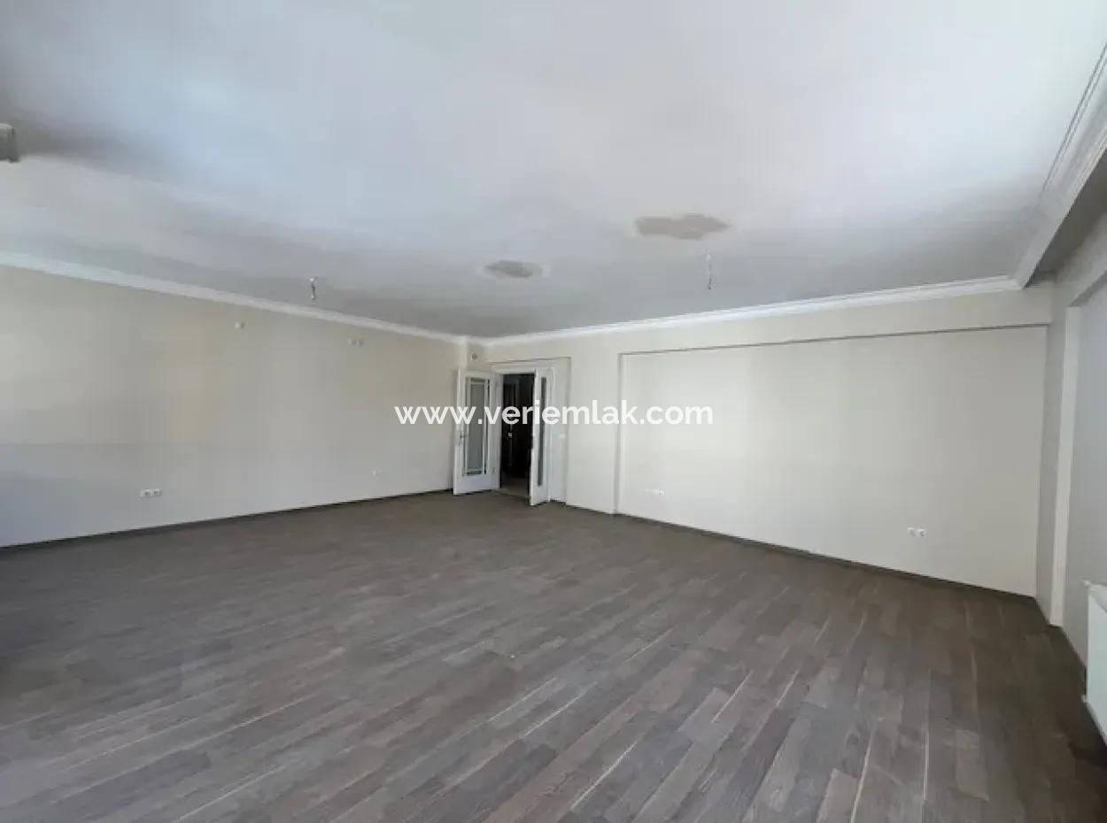 Seferihisar Adliyesi Yakınında,Köşe Konumlu,Dubleks, 280M2, Kapalı Mutfaklı Satılık Daire