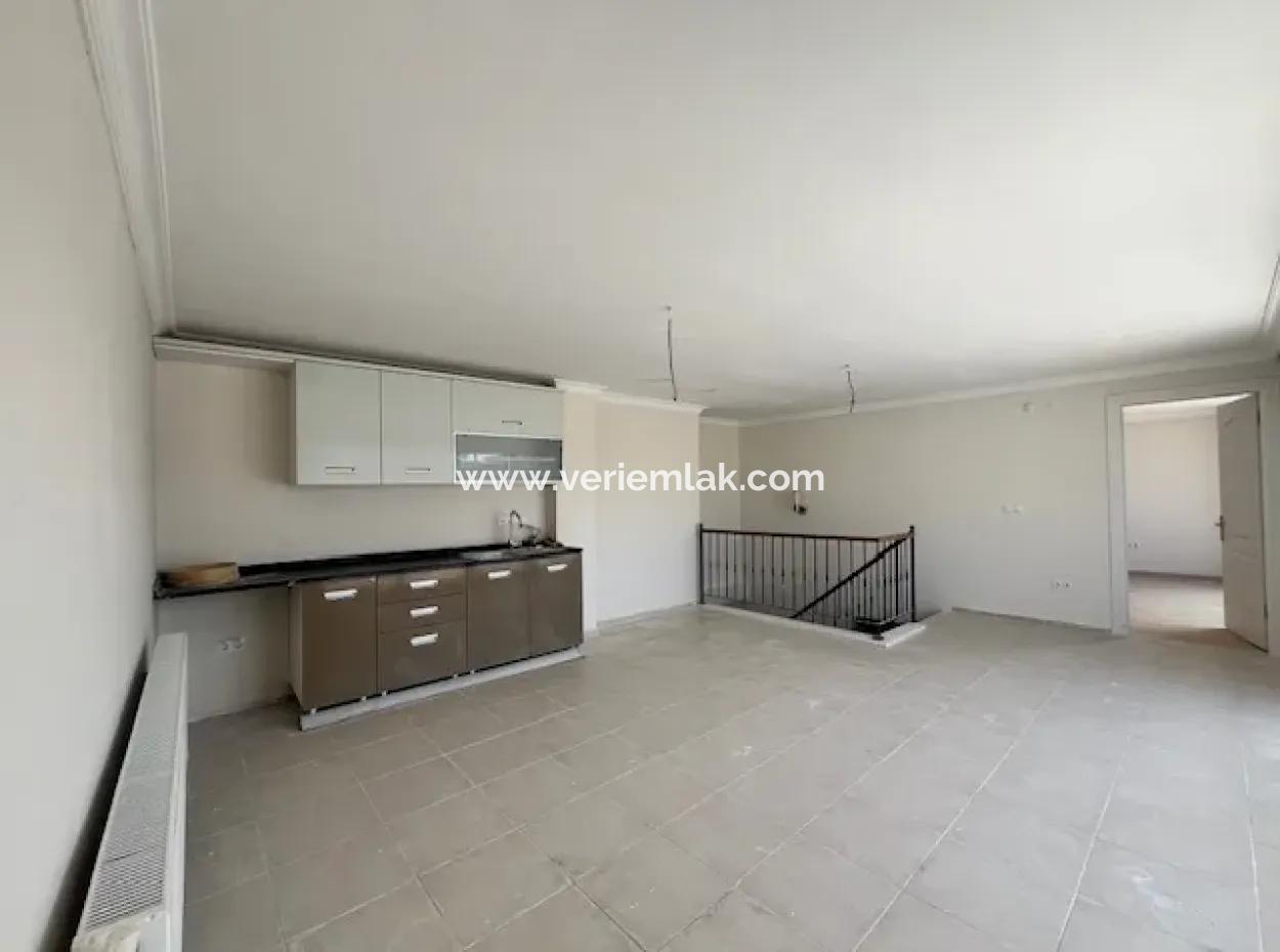 Seferihisar Adliyesi Yakınında,Köşe Konumlu,Dubleks, 280M2, Kapalı Mutfaklı Satılık Daire