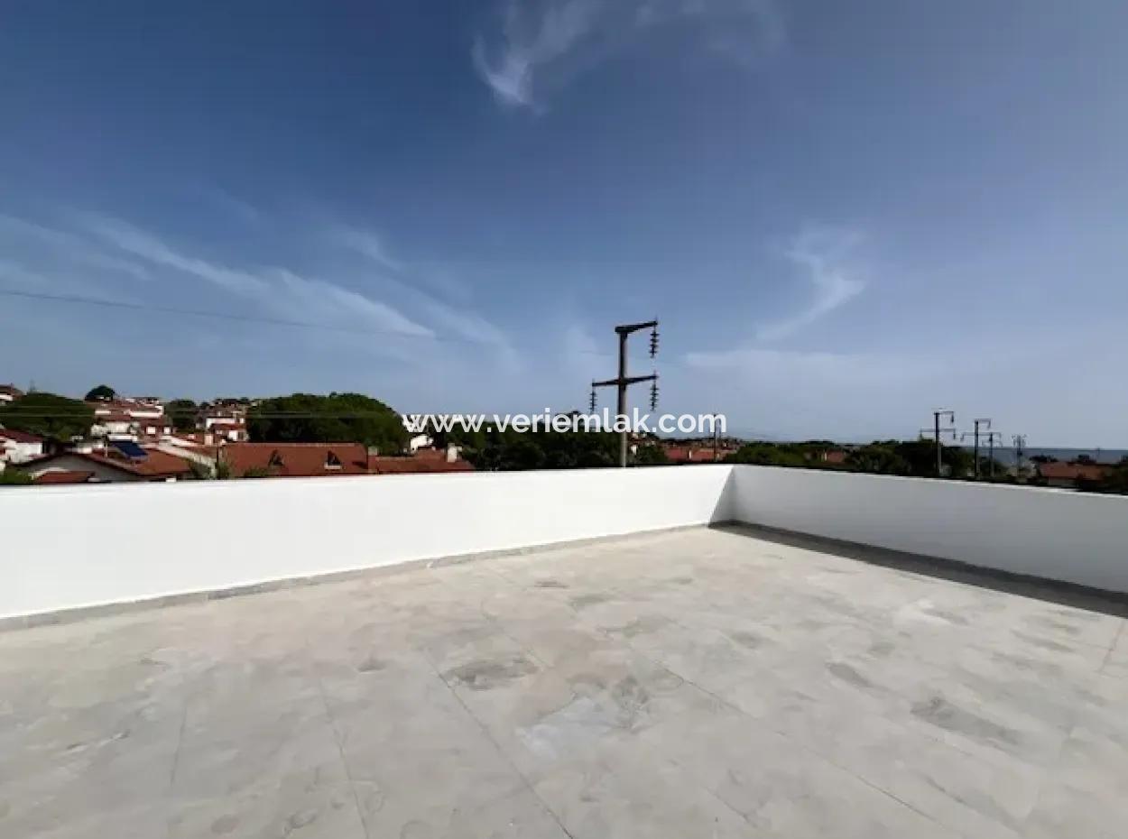 Seferihisar Akaca'da Denize 50M 4+1, 180M2 Satılık Sıfır Havuzlu Villa