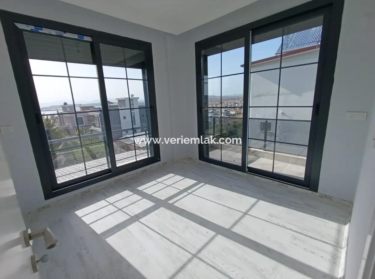 Seferihisar Elmastaş'ta Deniz'e 450M 3+1, 160M2 Kelepir Sıfır Villa