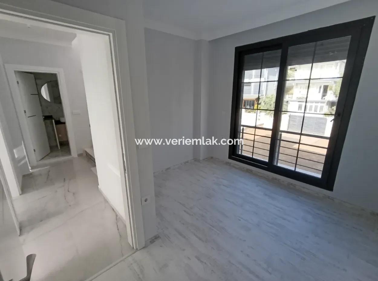 Seferihisar Elmastaş'ta Deniz'e 450M 3+1, 160M2 Kelepir Sıfır Villa