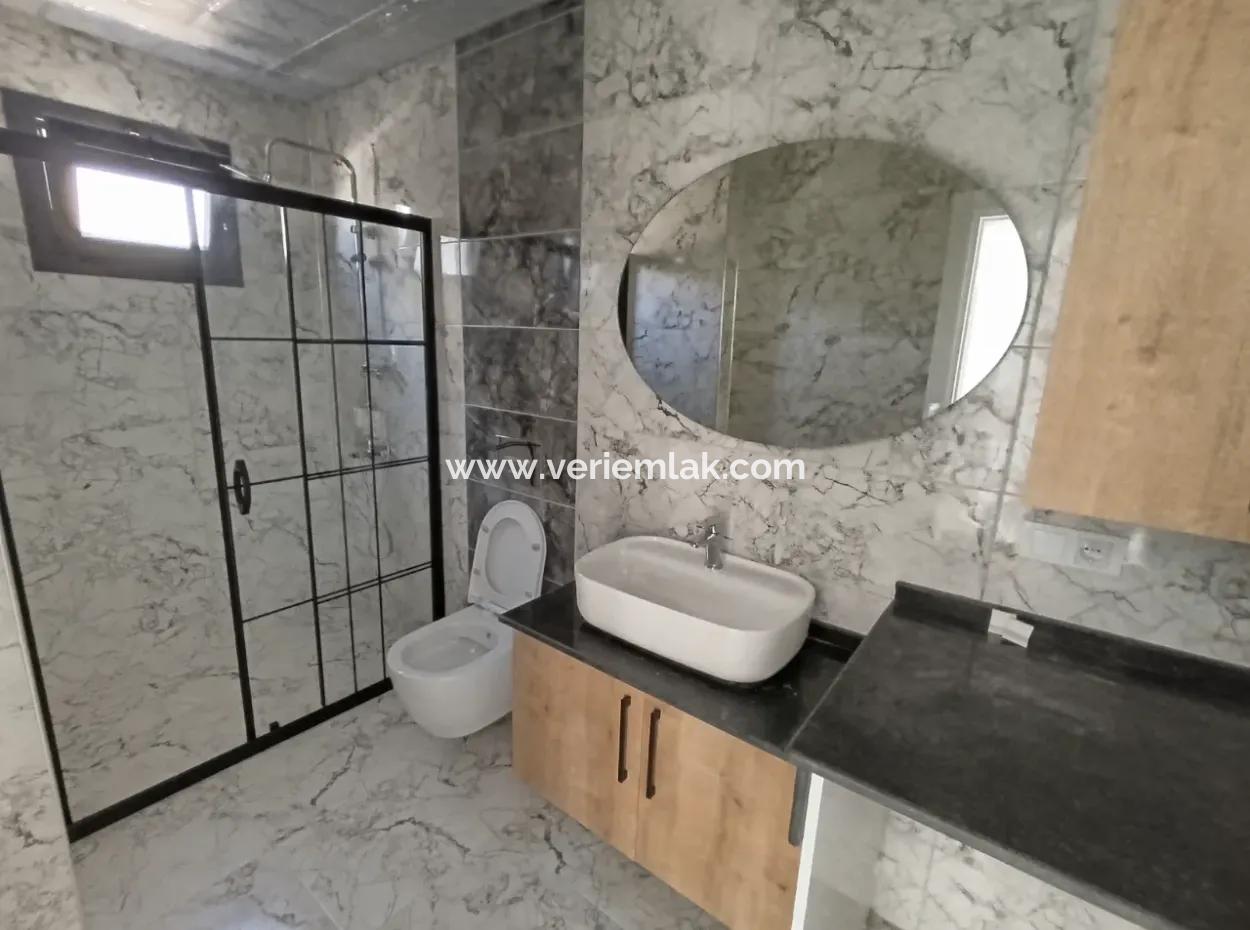 Seferihisar Elmastaş'ta 3+1, 160M2 Denize 450M2, Köşe Parsel Villa