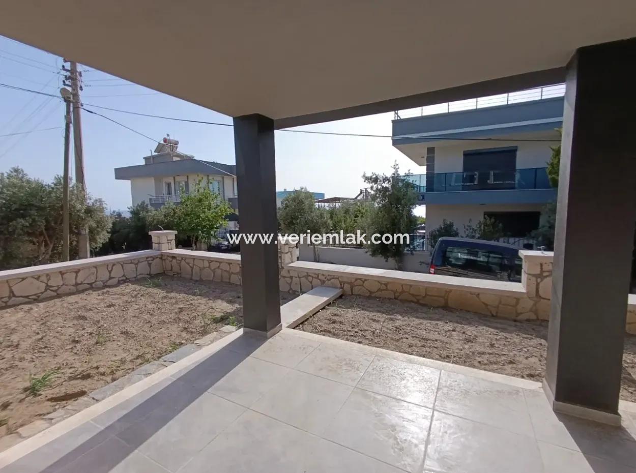 Seferihisar Elmastaş'ta 3+1, 160M2 Denize 450M2, Köşe Parsel Villa