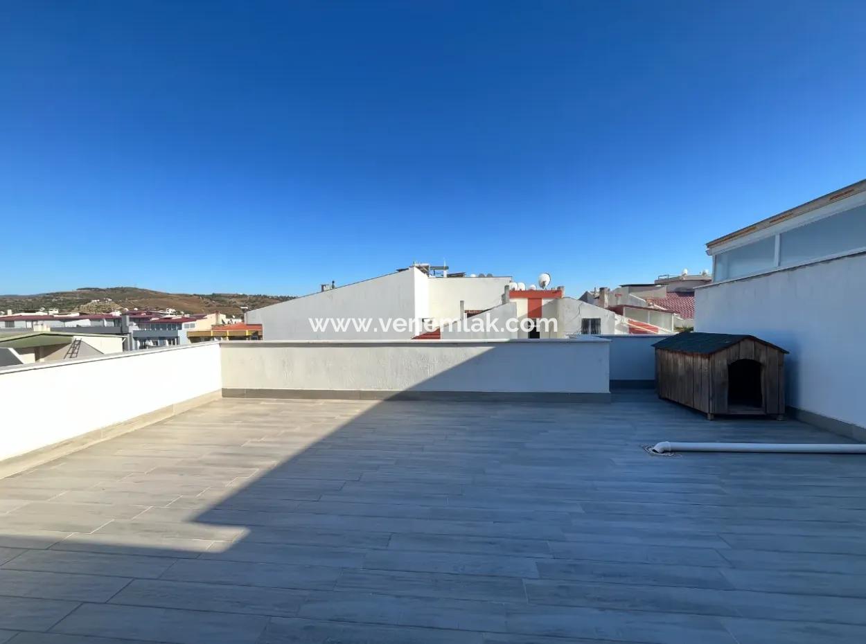 Seferihisar Adliyesi Yakınında 5+1, 240M2 Çift Teraslı Dubleks Daire