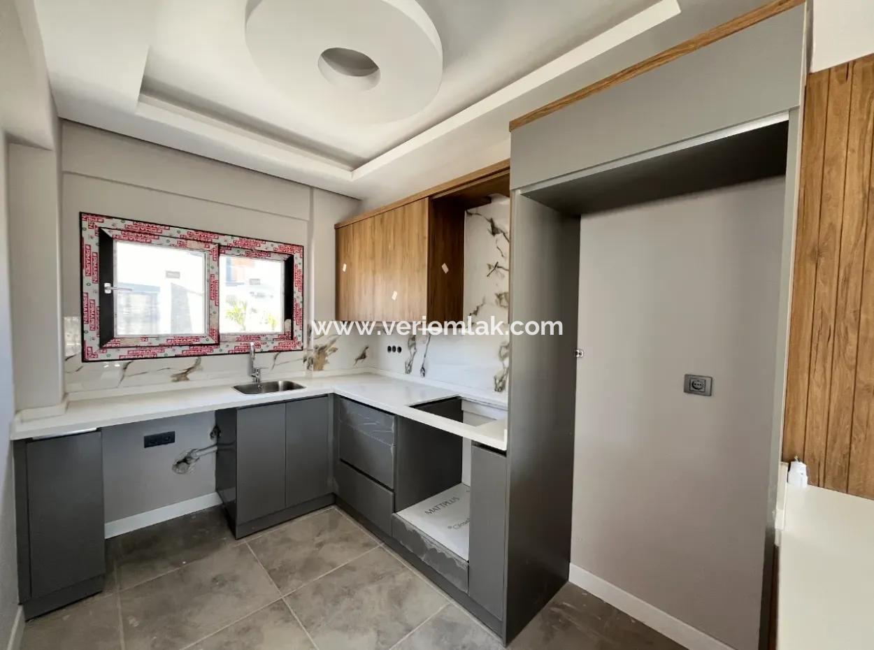 Seferihisar Düzce'de Villalar Bölgesinde 3+2 Sıfır Villa