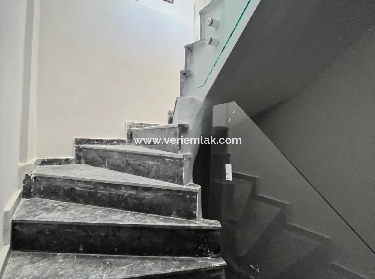 Seferihisar Düzce'de Villalar Bölgesinde 3+2 Sıfır Villa