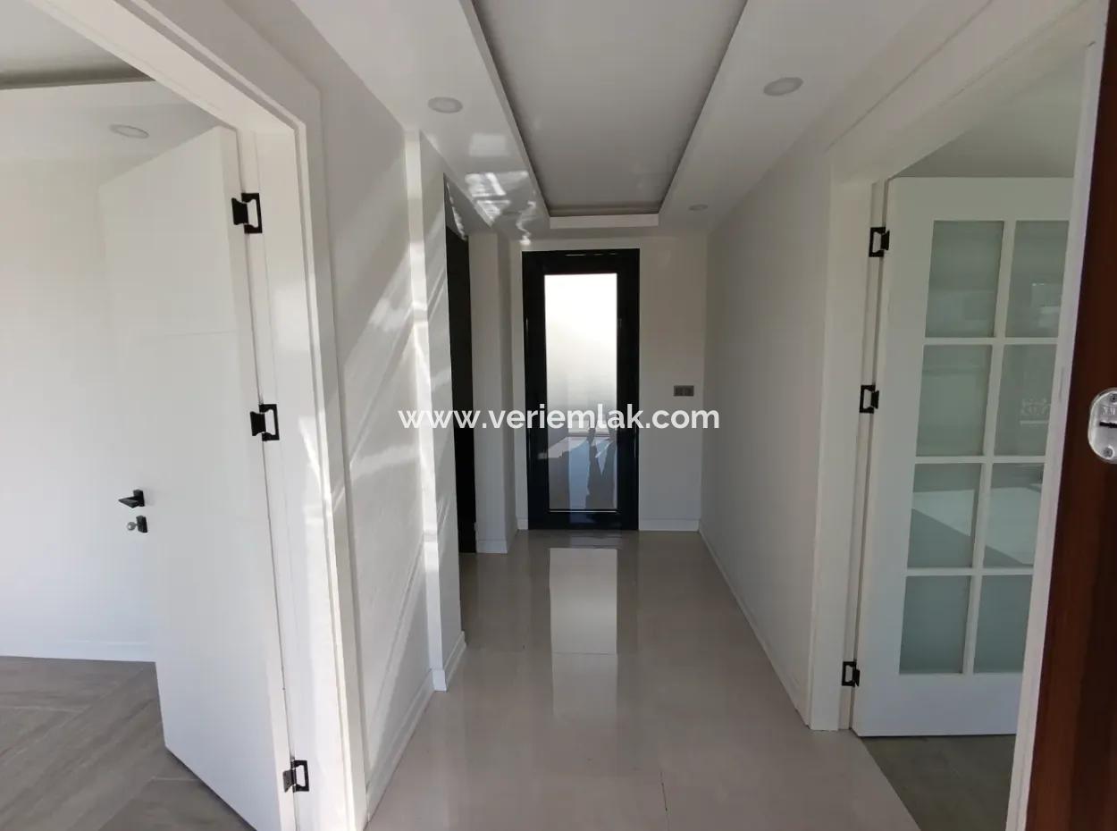 Seferihisar Gözsüzler'de 4+1, 180M2 Site İçerisinde Sıfır Villa