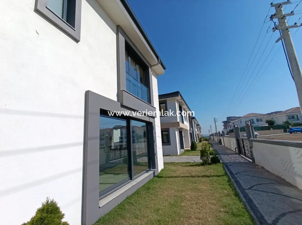 Seferihisar Gözsüzler'de 4+1, 180M2 Site İçerisinde Sıfır Villa