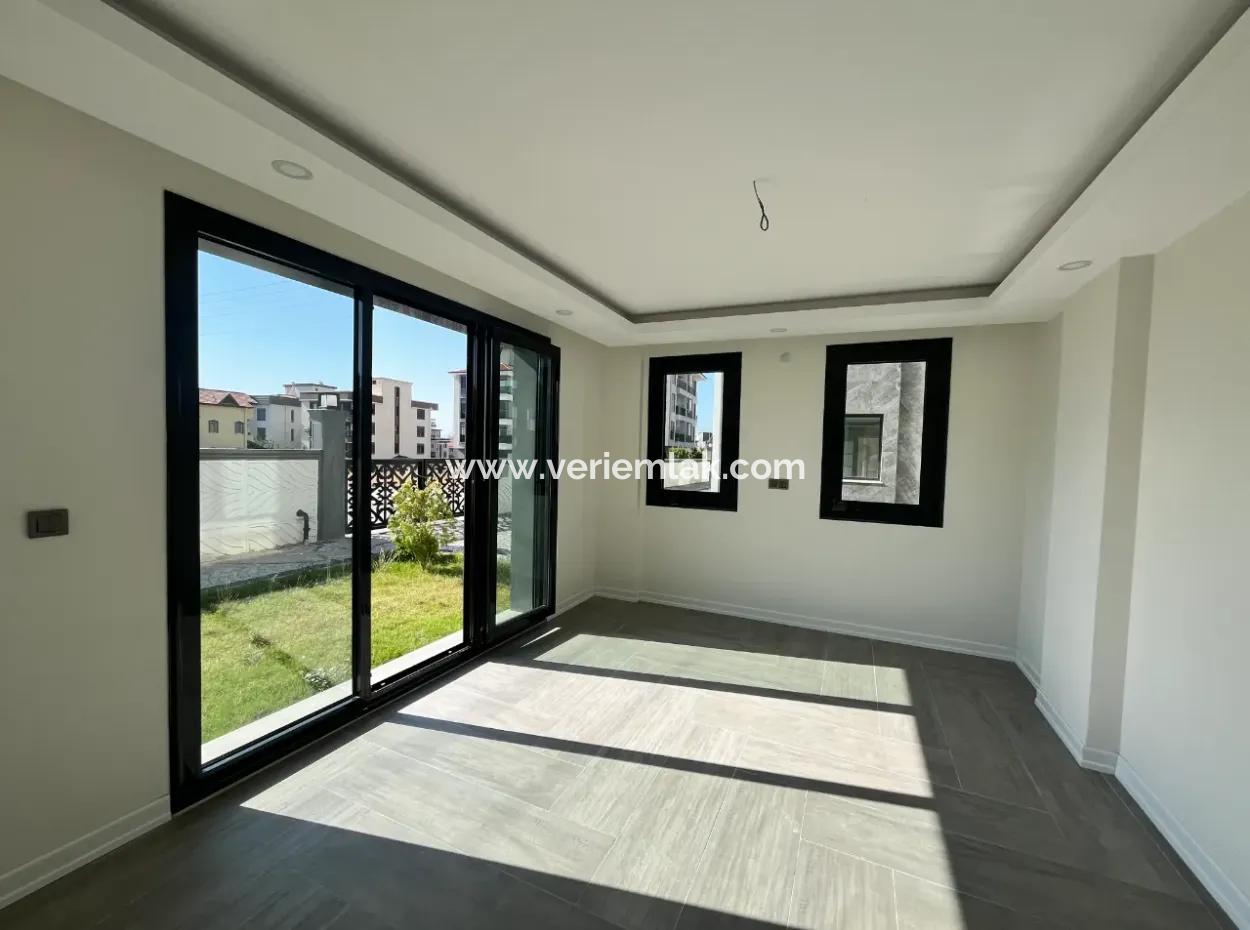 Seferihisar Gözsüzler'de 4+1,200M2 Müstakil Sıfır Villa