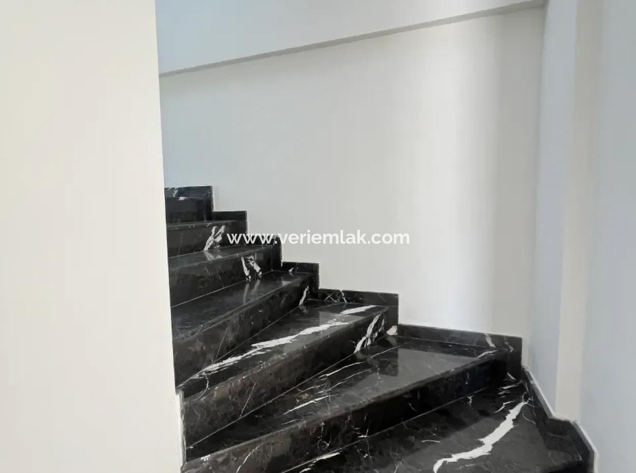 Seferihisar Gözsüzler'de 4+1,200M2 Müstakil Sıfır Villa