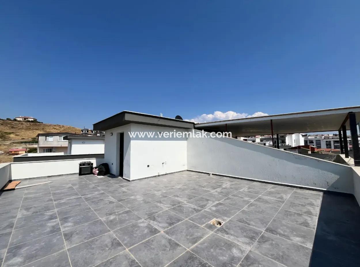 Seferihisar Çolak İbrahim Bey Mahallesi'nde Eşsiz Satılık Villa!