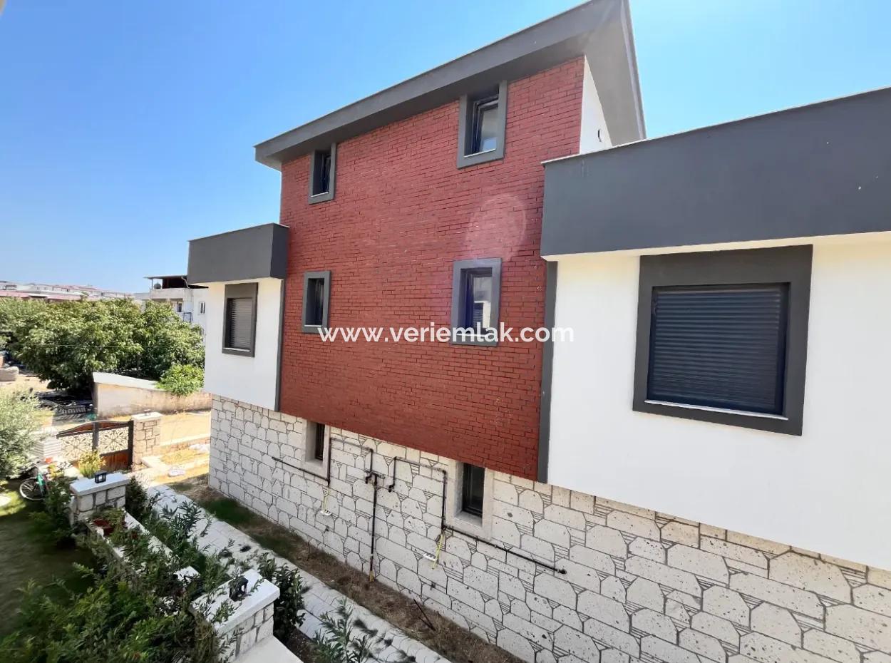 Seferihisar Çolak İbrahim Bey Mahallesi'nde Eşsiz Satılık Villa!