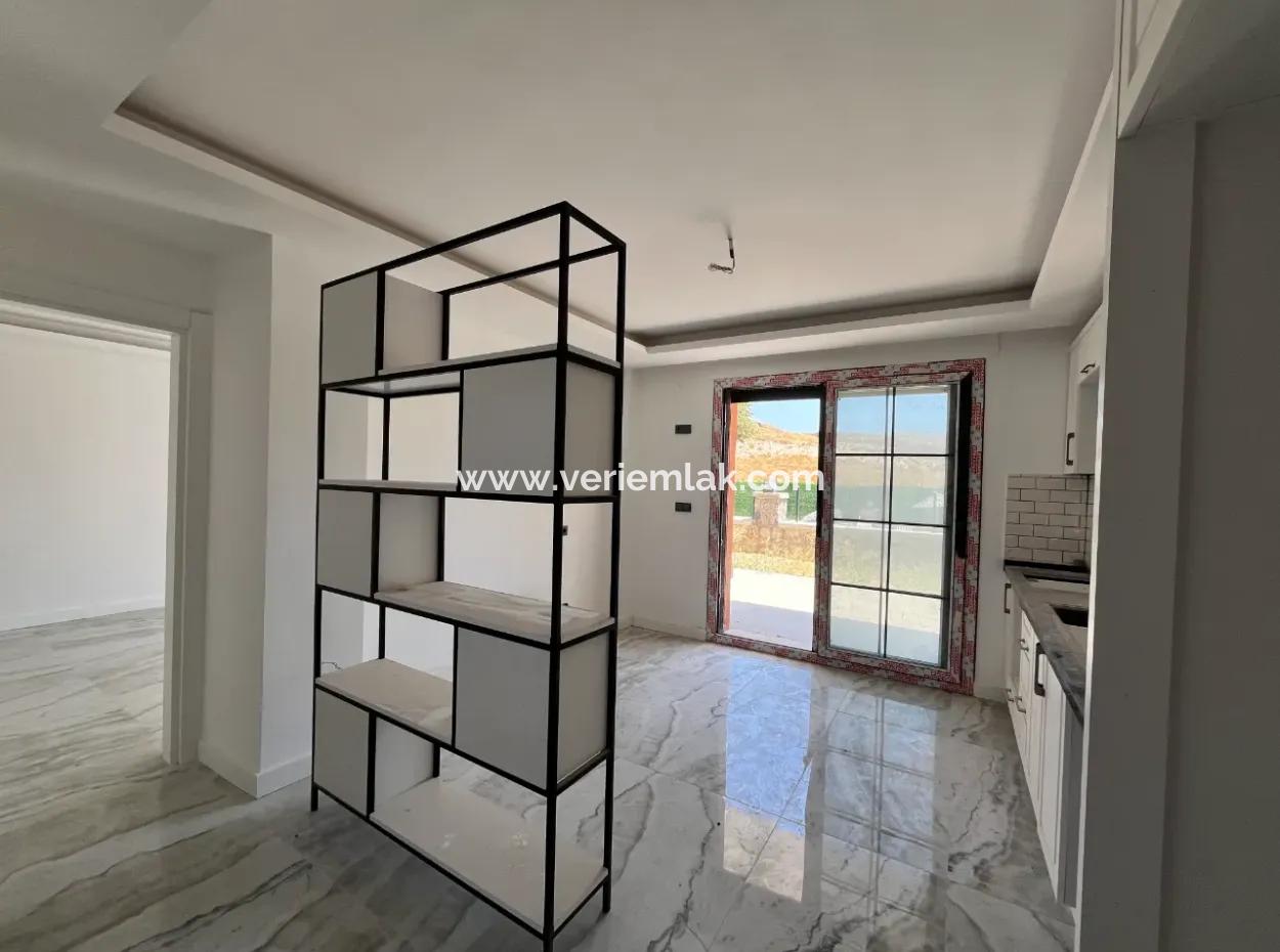 Seferihisar Haritacılar'da Lüks Villa - Denize Yakın, Mimari Harikası