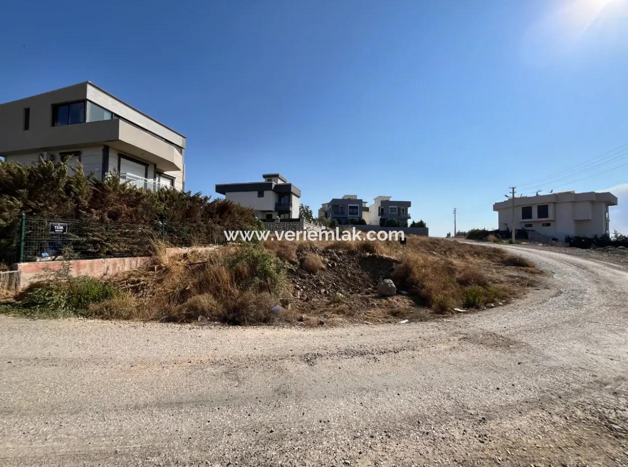 Seferihisar Akarca'da Mavi Bayraklı Plaja Yürüme Mesafesinde Köşe Parsel Satılık Arsa!