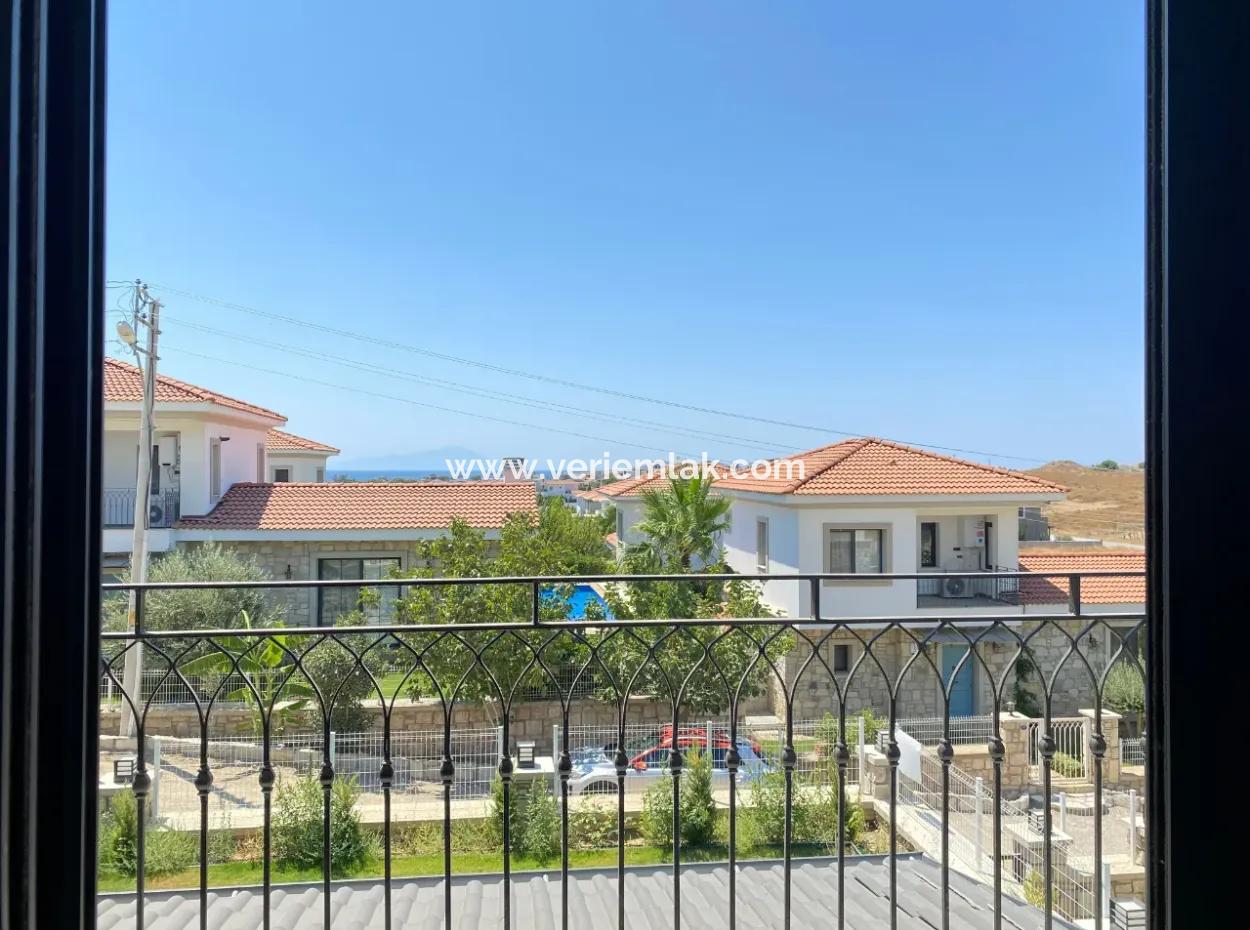 Seferihisar Akarca'da Havuzlu, Bahçeli Müstakil Satılık 4+1 Villa