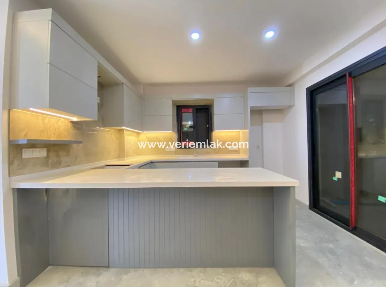 Seferihisar Akarca'da Havuzlu, Bahçeli Müstakil Satılık 4+1 Villa