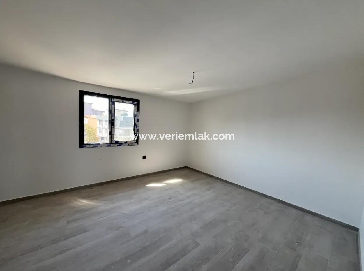 Gözsüzler'de Yatırım Fırsatı: Köşe Konumlu, Teraslı, Modern Satılık Daire