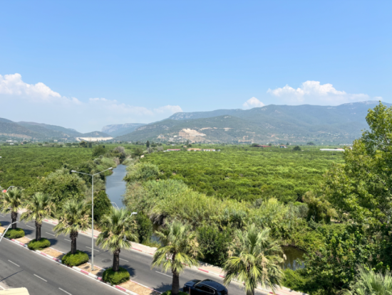 Gümüldür Çarşı’da 3+1 Eşyalı Ebeveyn Banyolu 130 M2 Satılık Daire