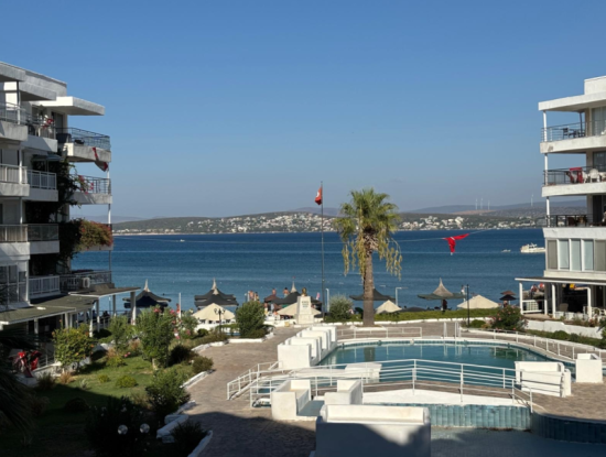 Çeşmede Özel Plajlı Yıldız Sahil Sitesinde 2+1 Kiralık Daire!