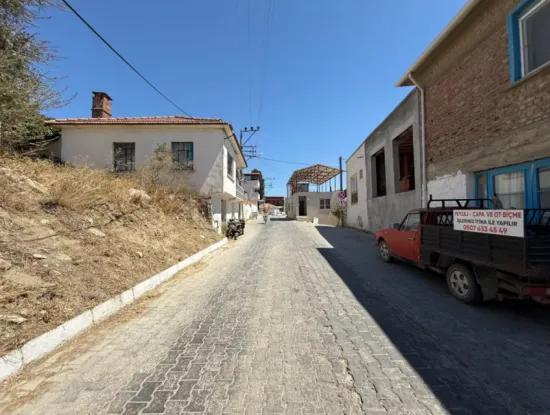 Seferihisar Ulamış Köyü Merkezinde Satılık 1/2 Hisseli Müstakil Ev